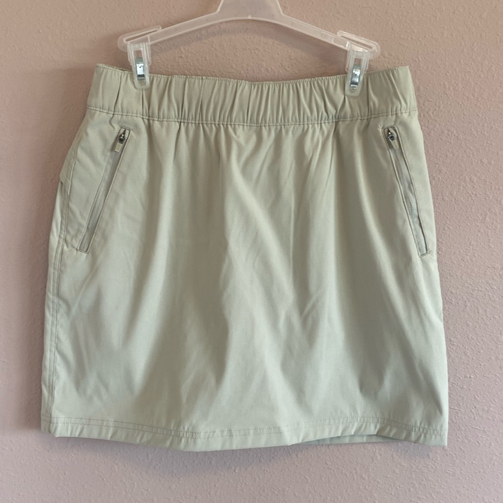Eddie Bauer women's Pull on skort Size 6 Khaki color